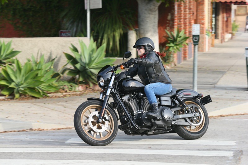 The FXDLS is equally at home zipping around urban streets as cruising the highway or carving through mountain twisties