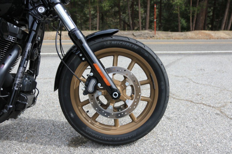 The Magnum Gold lightweight split five-spoke cast aluminum wheels are inspired by 60’s racecars