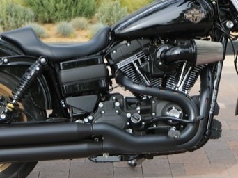 Two of the FXDLS’s unique features are the blacked-out Heavy Breather Performance Air Cleaner and “Tommy Gun” 2-1-2 collector exhaust with dual mufflers
